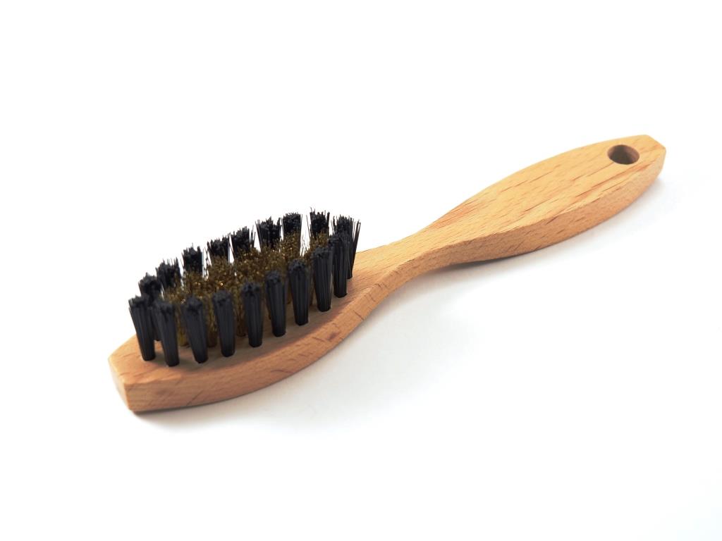 Brosse pour le daim