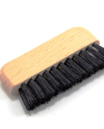 Brosse de Nettoyage Pour enlever les poussières, pellicules et autres résidus restant sur la brosse à cheveux.