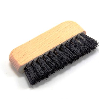 Brosse de Nettoyage Pour enlever les poussières, pellicules et autres résidus restant sur la brosse à cheveux.