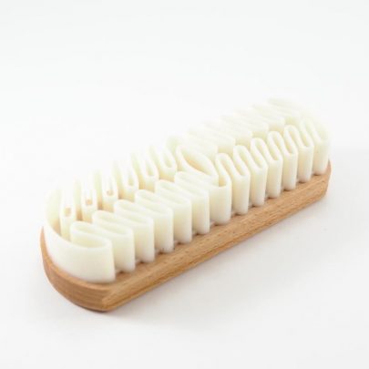 Brosse crèpe pour le daim.