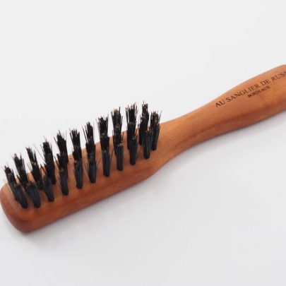 brosse-a-barbe-moustache-sur-poirier