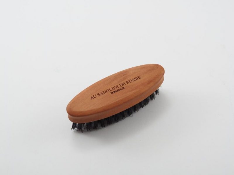 brosse-a-barbe-sanglier-sur-poirier